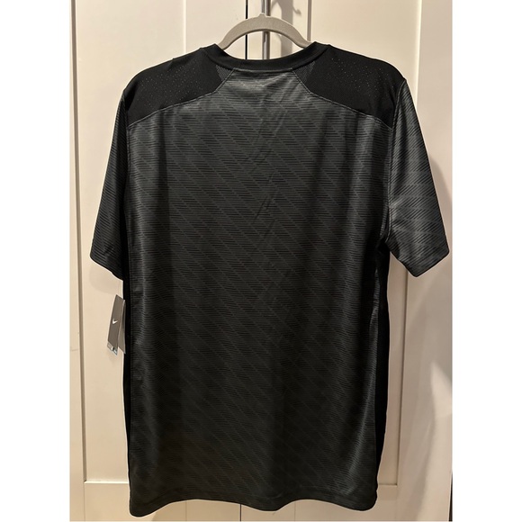 NWT Nike Dri Fit Short Sleeve Shirt Size-Large - Picture 2 of 2